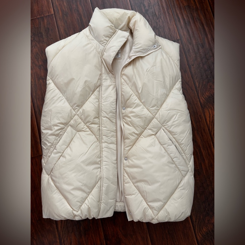 Abercrombie & Fitch Cream Quilted Puffer Vest